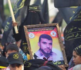 عشرات الالاف من شيوخ ونساء واطفال وقيادة الشعب الفلسطينى فى مهرجان الانطلاقة  الجهادية