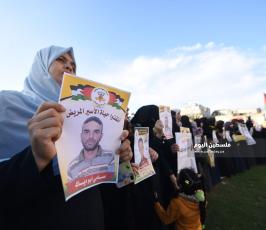 العمل النسائي للجهاد تنظم وقفة تضامنية مع الأسير المريض سامي أبو دياك (5).jpg