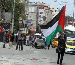 خاص فلسطين اليوم..الاحتلال يقمع "مسيرة يوم الارض" في قلنديا