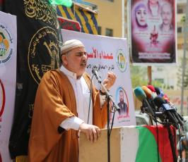  صلاة الجمعة امام مقر الصليب الاحمر بغزة تضامنا مع الاسرى في سجون الاحتلال ‫(39649808)‬ ‫‬
