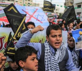 تظاهرة  للأشبال والزهرات تضامنا ونصرة للقدس.  امام مق ‫(1)‬ ‫‬