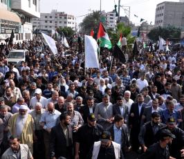جماهير في المسيرة