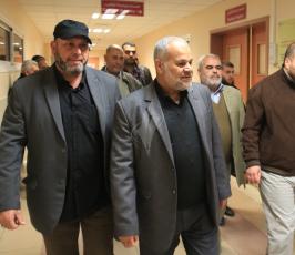 بالصور:قادة من حركة الجهاد الإسلامي يعودون جرحى "جمعة الغضب"