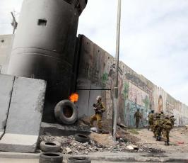 خاص فلسطين اليوم..الاحتلال يقمع "مسيرة يوم الارض" في قلنديا