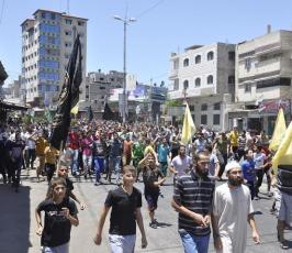 جماهير رفح تشيع شهداء مجزرة عائلة غنام من مسجد العودة وسط رفح