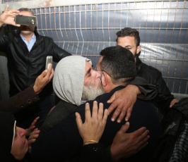 لأسير فراس أبو زيد حفيد خنساء فلسطين الحاجة أم رضوان الشيخ خليل يتنسم عبق الحرية  (5)