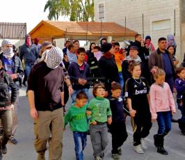 الاحتلال يقمع مسيرة " الصمود الأسطوري للأسرى" في قرية النبي صالح قرب رام الله