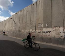 خاص فلسطين اليوم.. الاحتلال يعترض مسيرة الدراجات الهوائية المناهضة لماراثون الاحتلال في القدس