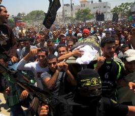 جماهير غفيرة تشيع جثامين شهداء سرايا القدس في بيت حانون