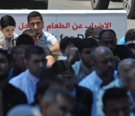  صلاة الجمعة امام مقر الصليب