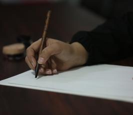 سحر الحصري أول فتاة في قطاع غزة تتقن الخط الكوفي بشقيه المربع والفاطمي (2)