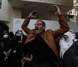 اعتصام لأهالي الشهداء في غزة يطالب السلطة بصرف رواتبهم (3)