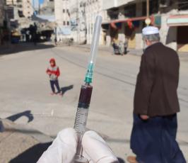 سحب عينات الدم لفحص الاجسام المناعية من فيروس كورونا في قطاع غزة (6)