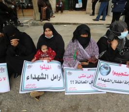 اعتصام لأهالي الشهداء في غزة يطالب السلطة بصرف رواتبهم (9)