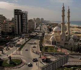 عودة الحياة الطبيعية في قطاع غزة بعد قرار منع التجول الكامل يومي الجمعة والسبت للحد من انتشار فيروس كورونا (10)