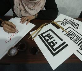 سحر الحصري أول فتاة في قطاع غزة تتقن الخط الكوفي بشقيه المربع والفاطمي (5)