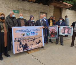 وقفة للاتحاد العام لعمال فلسطين أمام الصليب بغزة تضامناً مع الأسرى (2)