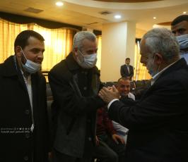 فصائل وجماهير تهنئ د . محمد الهندي بعد عودته الى غزة (1)