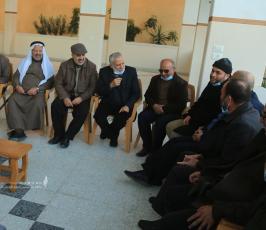 د. محمد الهندي يزور منزل الامين العام الراحل د. رمضان شلح ومنزل القائد بهاء ابو العطا (24)