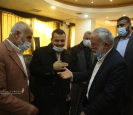 فصائل وجماهير تهنئ د . محمد الهندي بعد عودته الى غزة (3)