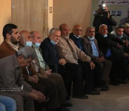 د. محمد الهندي يزور منزل الامين العام الراحل د. رمضان شلح ومنزل القائد بهاء ابو العطا (12)