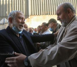 د. محمد الهندي يزور منزل الامين العام الراحل د. رمضان شلح ومنزل القائد بهاء ابو العطا (3)