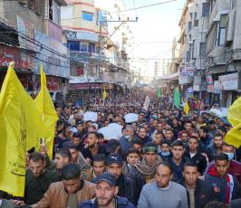 جماهير كبيرة تشيع جثامين شهداء خانيونس (7)