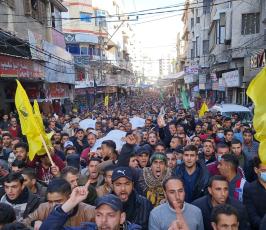 جماهير كبيرة تشيع جثامين شهداء خانيونس (8)