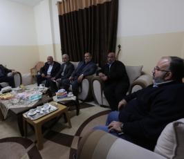وفد من قيادة حماس برئاسة رئيسها في غزة يحيى السنوار يزور القيادي نزار عوض الله (7)