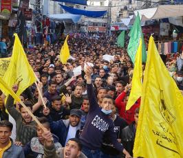 جماهير كبيرة تشيع جثامين شهداء خانيونس (5)