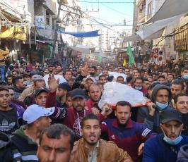 جماهير كبيرة تشيع جثامين شهداء خانيونس (6)