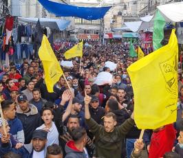 جماهير كبيرة تشيع جثامين شهداء خانيونس (4)