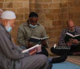 جلسات القرآن الكريم من المسجد العمرى الكبير بغزة فى اول يوم من شهر رمضان الكريم (10)