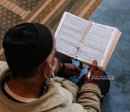 جلسات القرآن الكريم من المسجد العمرى الكبير بغزة فى اول يوم من شهر رمضان الكريم (6)