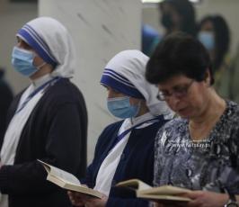 قداس عيد الفصح في الكنيسة الرومانية الكاثوليكية للعائلة المقدسة في مدينة غزة (4)