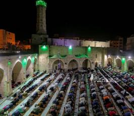  إحياء ليلة السابع والعشرين من رمضان في المسجد العمري الكبير في غزة (2)