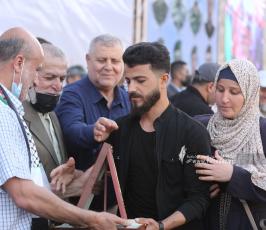 تكرم عوائل شهداء معركة سيف القدس خلال مهرجان سيف القدس اقترب الوعد (17)