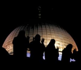 صلاة العشاء والتراويح في الأقصى قبل قليل (1)