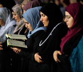 صلاة العشاء والتراويح في الأقصى قبل قليل (7)