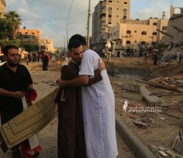 صلاة العيد بجوار ركام المنازل  (4)
