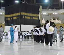 كسوة الكعبة المشرفة بأخرى جديدة (6)