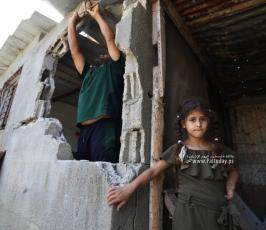أضرارًا كبيرة في منازل وممتلكات المواطنين جراء القصف الإسرائيلي الليلة  (6)