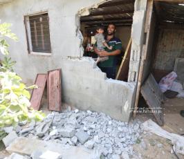 أضرارًا كبيرة في منازل وممتلكات المواطنين جراء القصف الإسرائيلي الليلة  (2)