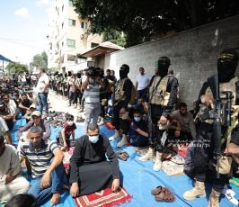 صلاة الجمعة أمام مقر الصليب الأحمر  تضامنًا مع الأسرى (3)