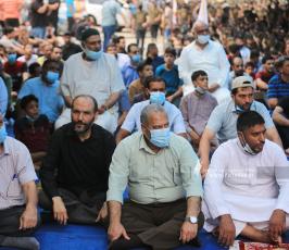 صلاة الجمعة امام مقر الصليب الاحمر بغزة تضامنا مع الاسرى (8)