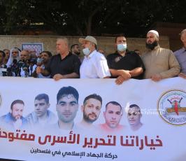 الجهاد تنظم وقفة إسنادية للأسرى أمام الصليب الأحمر بغزة (7)