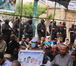 صلاة الجمعة أمام مقر الصليب الأحمر  تضامنًا مع الأسرى (17)