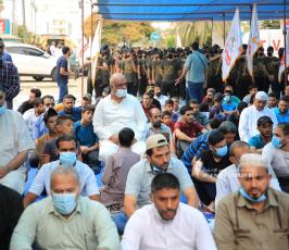 صلاة الجمعة امام مقر الصليب الاحمر بغزة تضامنا مع الاسرى (7)