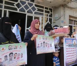 العمل النسائي في غزة توزع الحلوى على ابناء شعبنا ابتهاجًا  لعملية انتزاع الحرية من سجن جلبوع (10)
