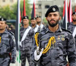 داخلية غزة تُخرج دورتَي صف الضباط 27 والتأسيسية 35 (7)